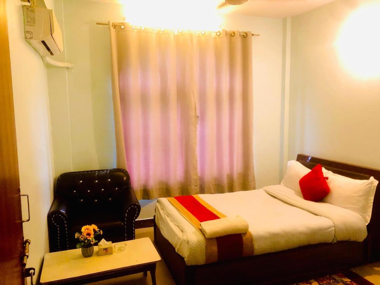Hotel Delta Inn カトマンズ エクステリア 写真